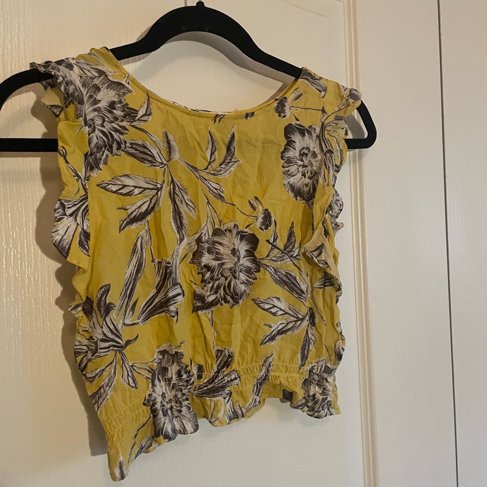 BB Dakota Yellow Floral flutter sleeve Crop - Small